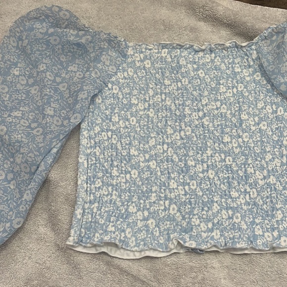 NWOT super flattering top - Picture 6 of 6